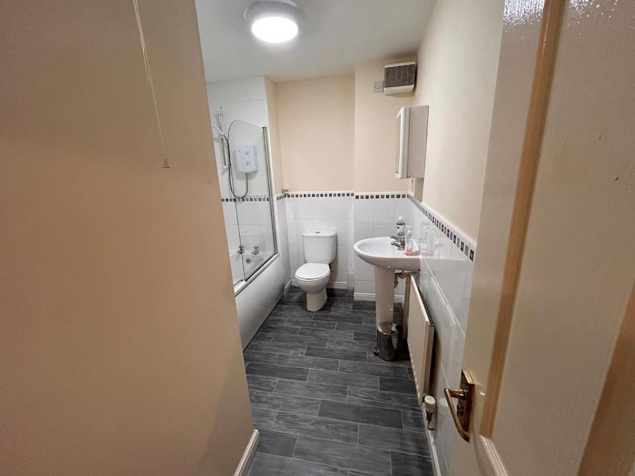 Vyna Place-close To Hospital * Nottingham
