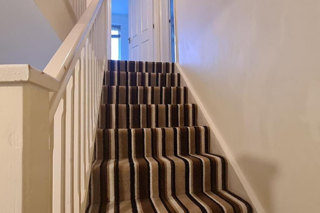 Vyna Place-close To Hospital * Nottingham