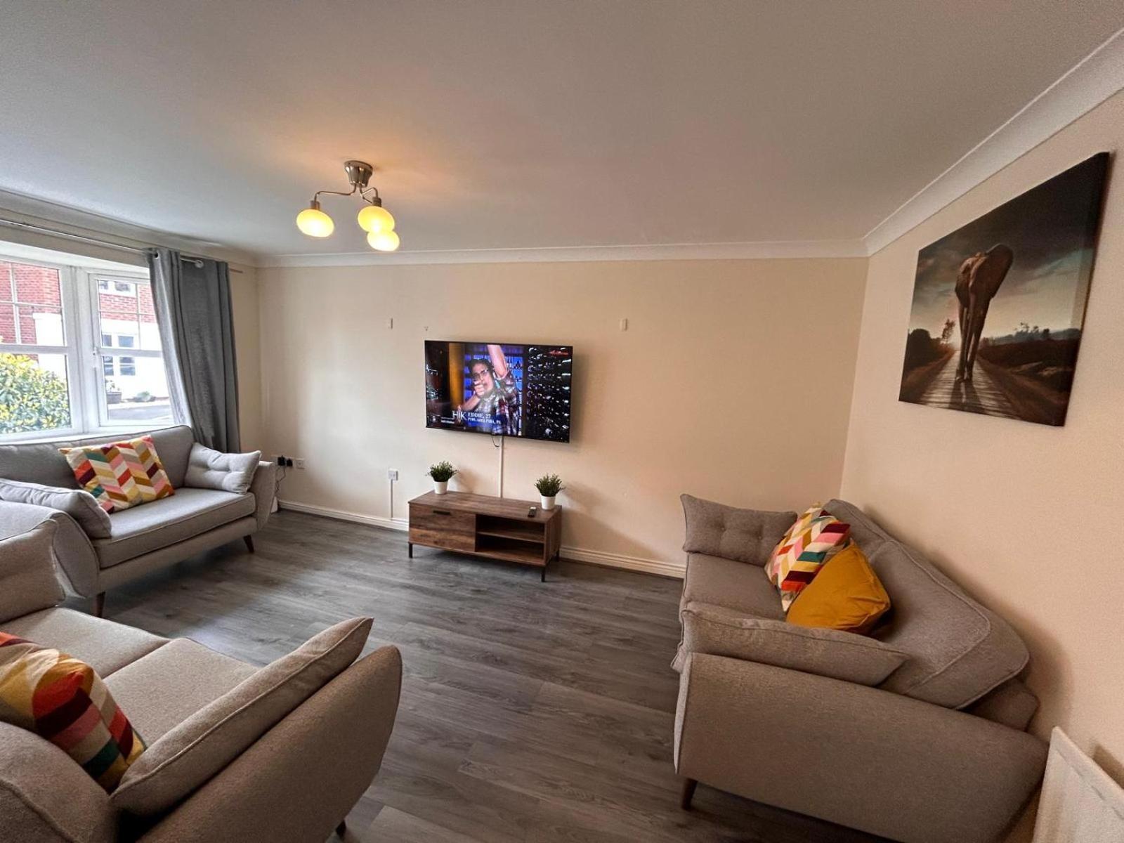 Vyna Place-close To Hospital Nottingham